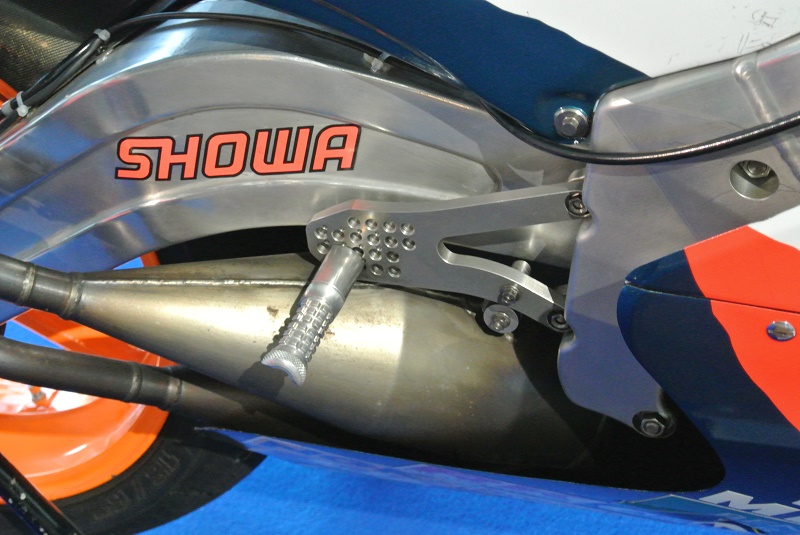 ブレーキペダルはついていません。ステップ位置もこのころは試行錯誤中