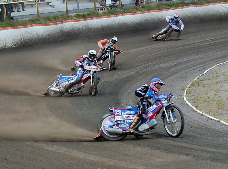 進行方向とそれに対するバイクの角度で全てがまるっとお見通し。