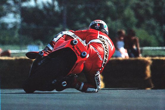 街乗りではケニーロバーツがお手本。