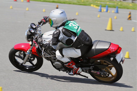 マルケスより鋭いコーナリングをしているかも! 装備では断トツ優勝!