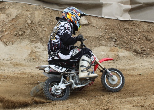 これよりはレーサーのほうがマシでしょ