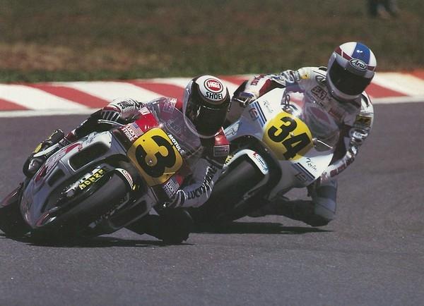 外足荷重を公言しているケビン・シュワンツですが、本当に外足に荷重できそうな場面は少なく、腰をずらすために外足で踏ん張っている（これを外足荷重というのか？）だけの場合が見受けられます。