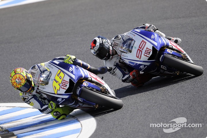 これは何をしているか気になるロッシ (勝利はロレンソに)