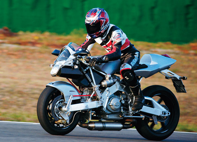 ヴァイルス 984C3 ヴァイルスは、かつてビモータに在籍したアスカニオ・ロドリゴが率いるスペシャルマシンコンストラクターです。