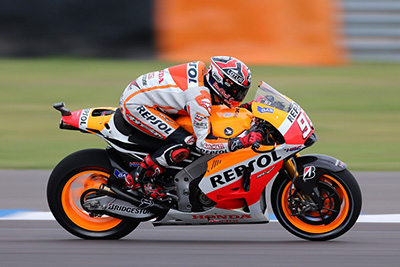 座り直した後のマルケス