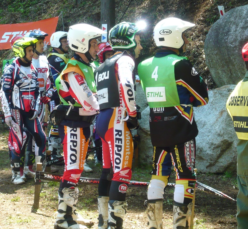 トニー・ボウの生脚は必見