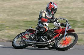 ハンドル操作をしようと思っていると、どうしてもフロントへの荷重配分が増えてしまう。という悪い例