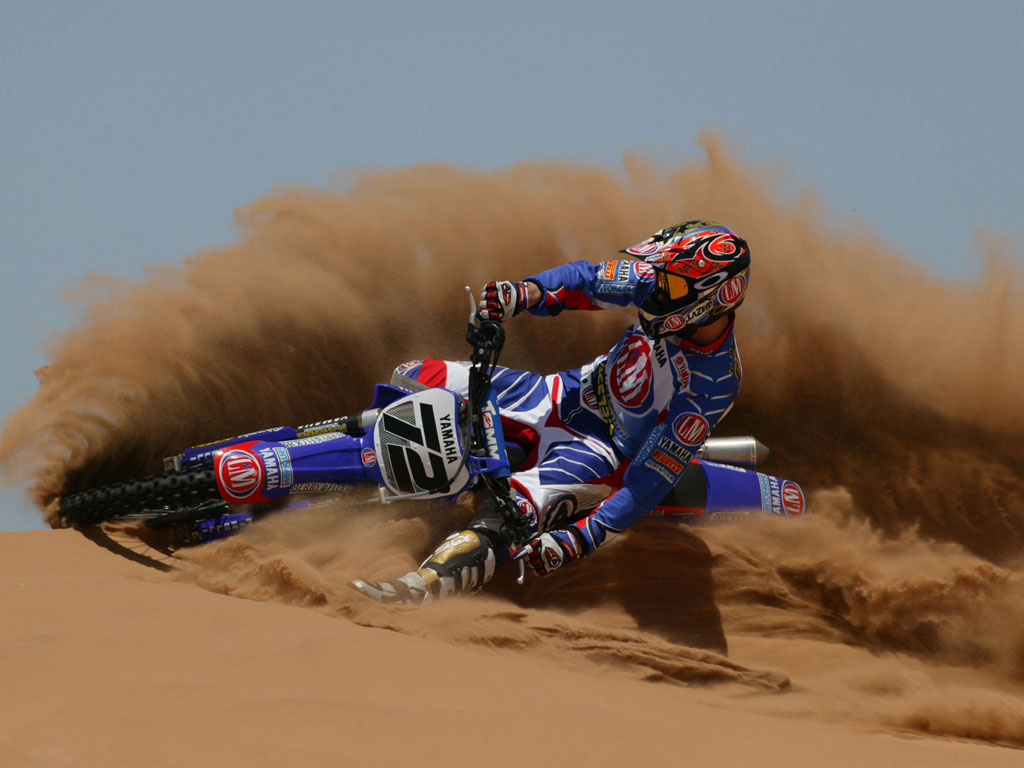 モトクロスも悟り中は半眼! 特に何も見ていないでしょう 内足の処理が大変