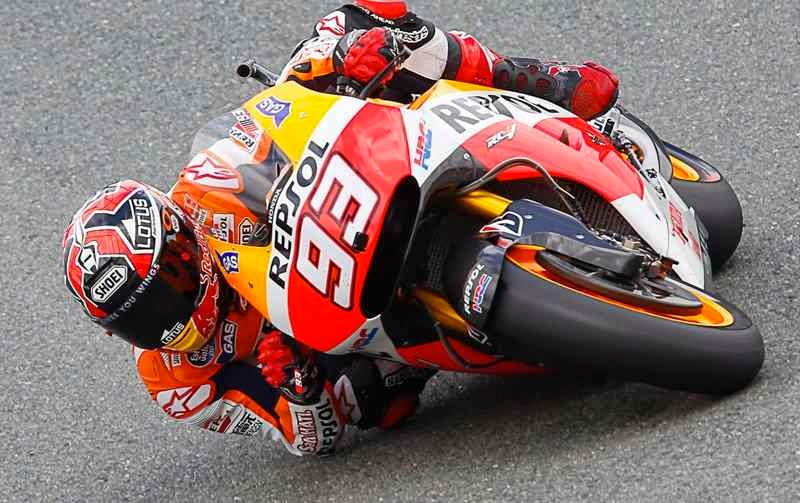 フロントに荷重しないといけないのに、ステアリングはこじれないという困難な要求がタイヤメーカーから突きつけられている