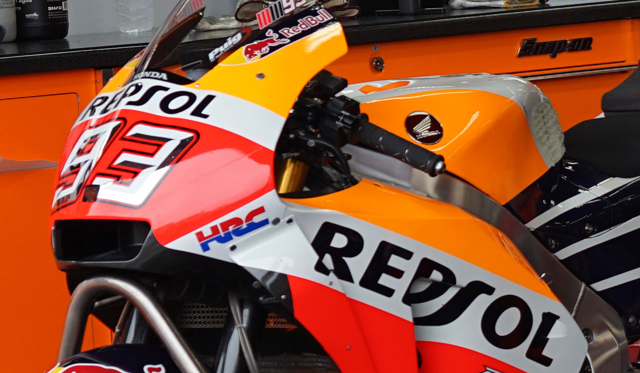 茂木の時のマルケス車のニーグリップパッド